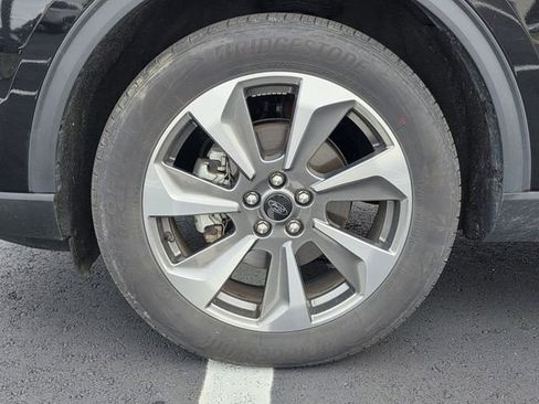 Certified 2025 Ford Escape Platinum AWD/4WD image 31