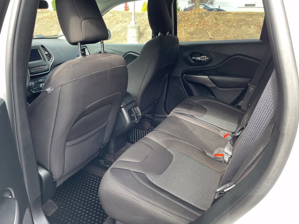 Used 2019 Jeep Cherokee Latitude w/ Cold Weather Group FWD image 15