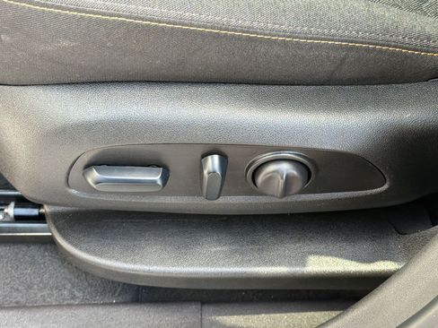 Used 2024 Chevrolet Equinox LT FWD image 16