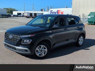 Used 2021 Hyundai Venue SE video 1