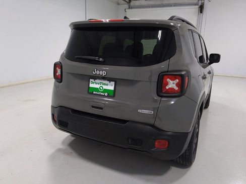 Used 2020 Jeep Renegade Latitude FWD image 7