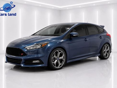 Used 2018 Ford Focus ST FWD image 3