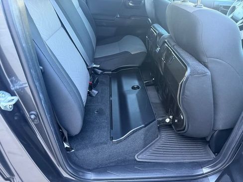 Used 2022 Toyota Tacoma TRD Sport w/ Technology Package AWD/4WD image 9