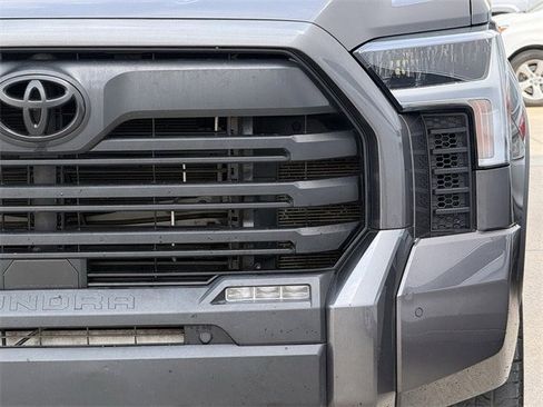 Used 2022 Toyota Tundra SR5 w/ SR5 Convenience Package image 9