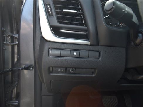 Used 2023 Nissan Rogue SV AWD/4WD image 13