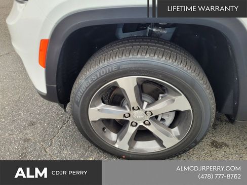 New 2025 Jeep Grand Cherokee L Limited AWD/4WD image 3