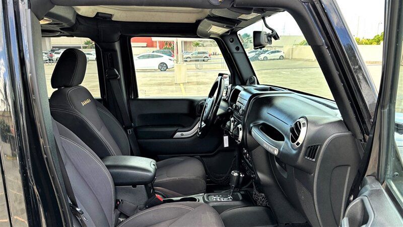 Used 2013 Jeep Wrangler Unlimited Sahara AWD/4WD image 14