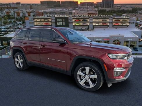 Certified 2022 Jeep Grand Cherokee Limited w/ Luxury Tech Group II RWD image 1