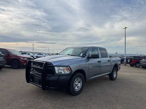 Used 2020 RAM 1500 4x4 Crew Cab Classic image 8