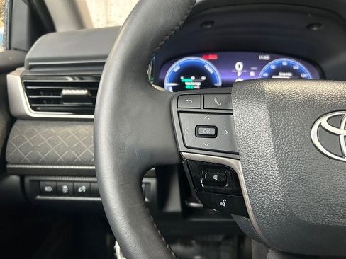 Used 2025 Toyota Camry XLE AWD/4WD image 17
