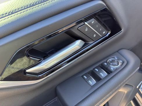 Used 2025 GMC Yukon Denali w/ Denali Reserve Package image 12