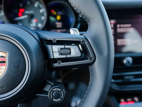 Certified 2026 Porsche Macan Turbo AWD/4WD image 16