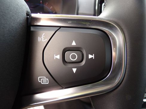 Certified 2023 Volvo XC40 B4 Plus w/ Protection Package Premier image 20