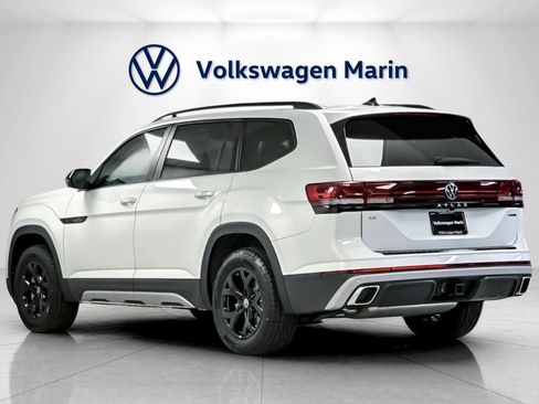 New 2026 Volkswagen Atlas Peak Edition image 3