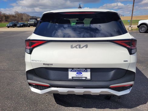 Used 2023 Kia Sportage LX image 6