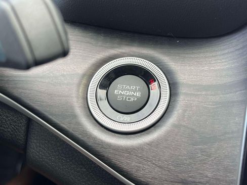 Used 2023 Jeep Grand Cherokee Limited AWD/4WD image 12