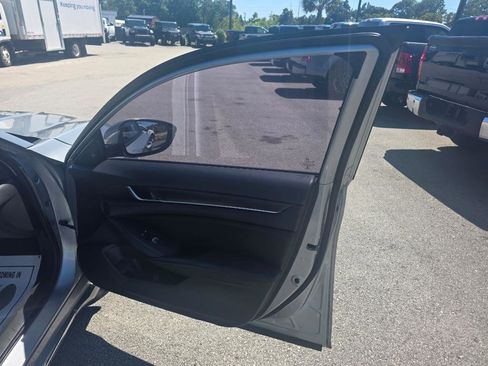 Used 2018 Honda Accord EX-L image 10