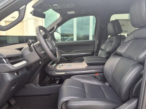New 2025 Lincoln Navigator Reserve w/ Jet Appearance Package AWD/4WD image 10