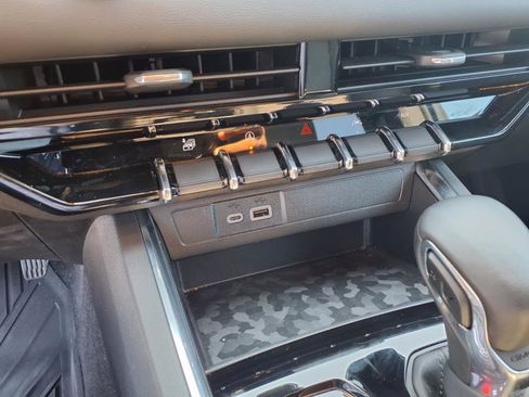 New 2025 GMC Canyon Elevation w/ Convenience Package image 14