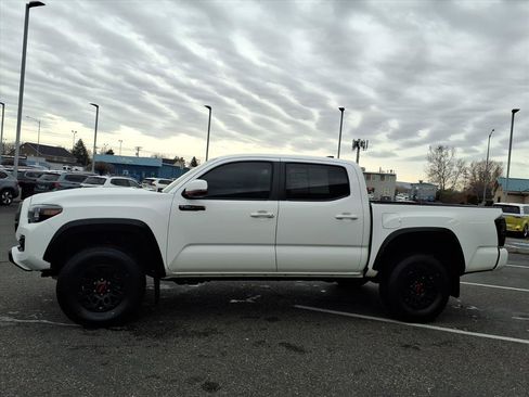 Used 2018 Toyota Tacoma TRD Pro image 5