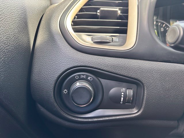 Used 2015 Jeep Renegade Sport w/ Power & Air Group FWD image 19