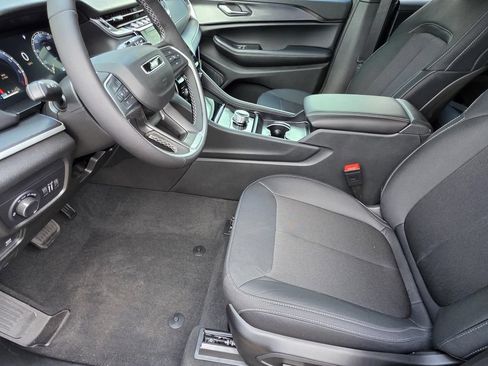 New 2025 Jeep Grand Cherokee Laredo X w/ Luxury Tech Group I RWD image 7