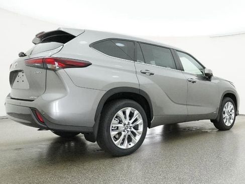 New 2026 Toyota Highlander Limited image 25
