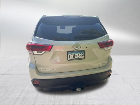 Certified 2019 Toyota Highlander XLE AWD/4WD image 6