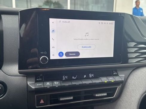 Used 2025 Toyota Camry LE w/ Convenience Package image 12