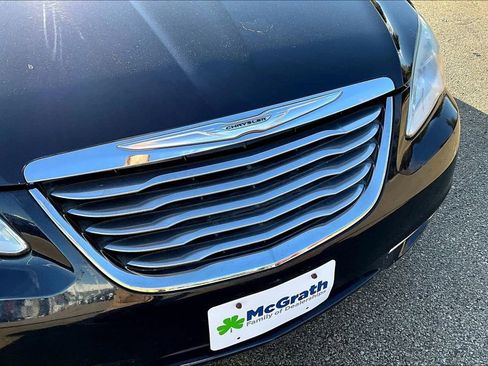 Used 2011 Chrysler 200 Limited image 27