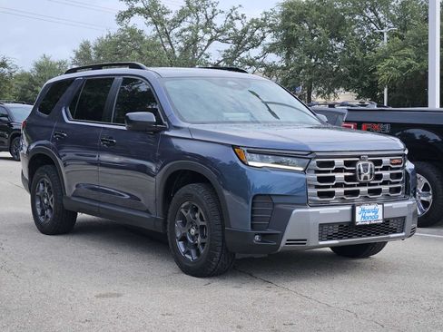 Used 2026 Honda Pilot TrailSport image 3