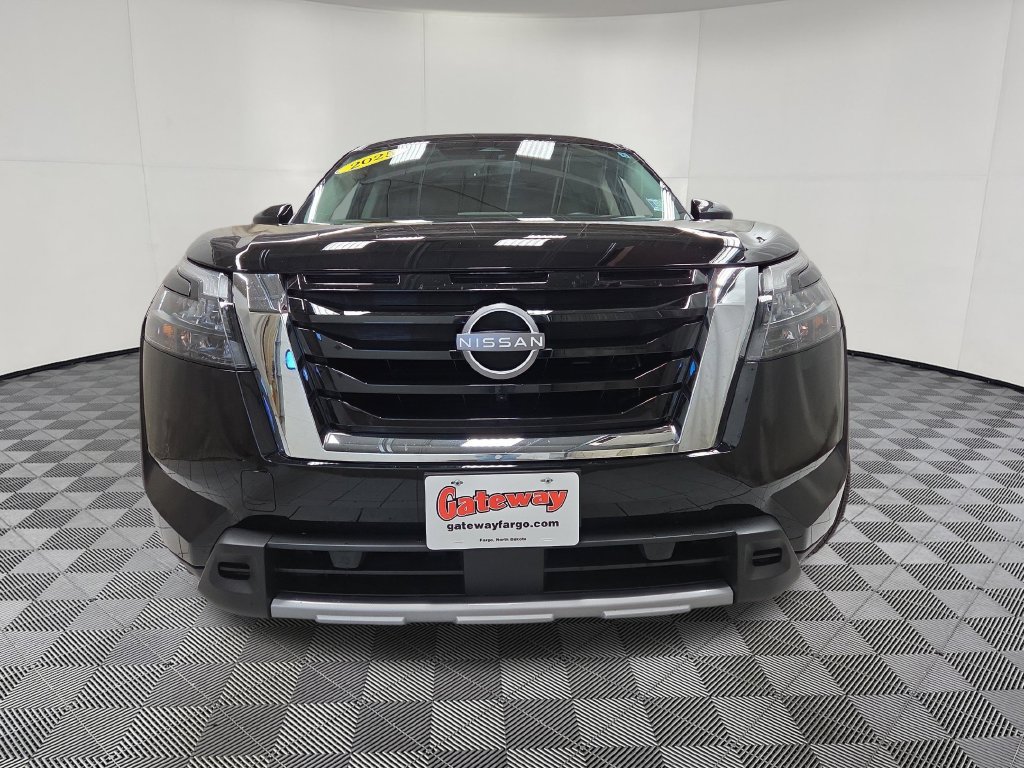 Used 2025 Nissan Pathfinder Platinum AWD/4WD image 5