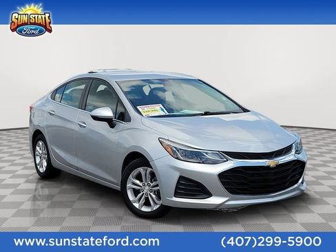 Used 2019 Chevrolet Cruze LT FWD image 1