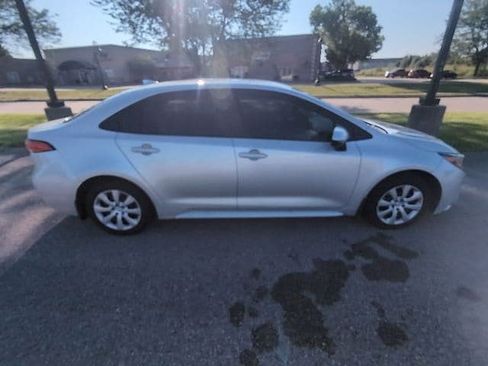 Used 2025 Toyota Corolla LE FWD image 2