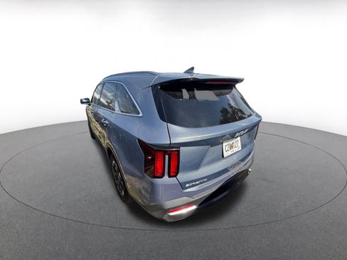 Used 2024 Kia Sorento S FWD image 5