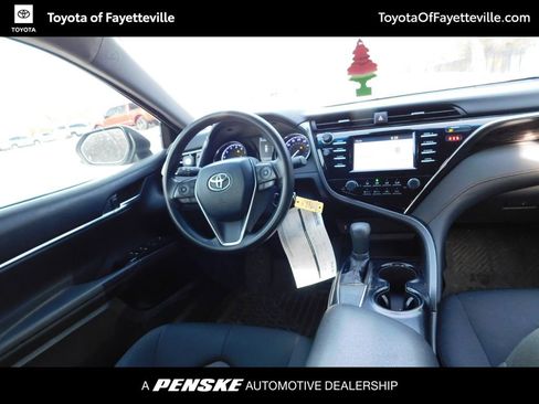 Used 2018 Toyota Camry LE image 3
