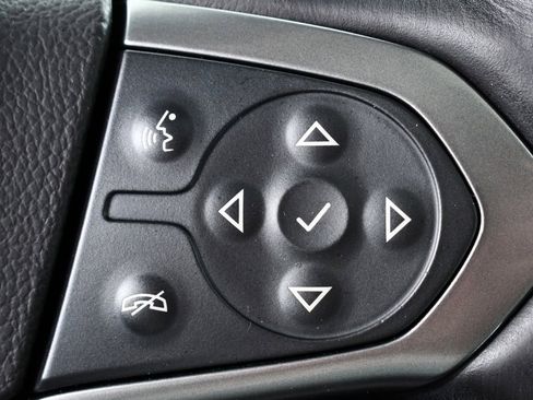 Used 2017 Chevrolet Suburban LT image 30