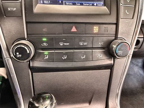 Used 2016 Toyota Camry SE image 38