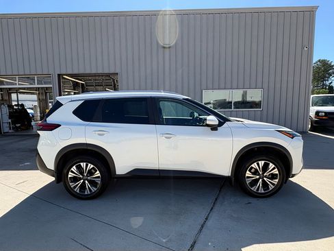 Used 2023 Nissan Rogue SV w/ SV Premium B Package FWD image 9