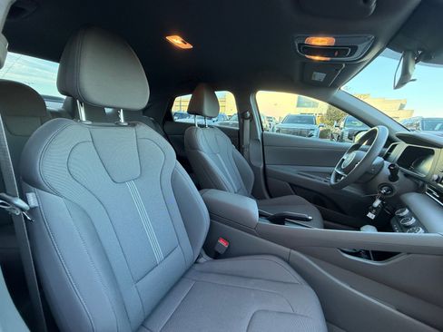 Certified 2025 Hyundai Elantra SE w/ Cargo Package image 19