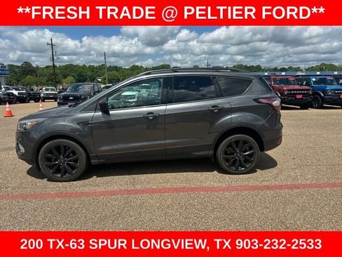 Used 2017 Ford Escape SE w/ Equipment Group 201A FWD image 4