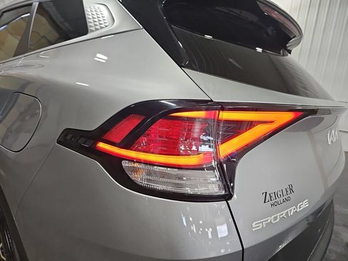 Used 2024 Kia Sportage EX AWD/4WD image 34