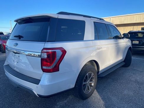 Used 2019 Ford Expedition XLT image 12