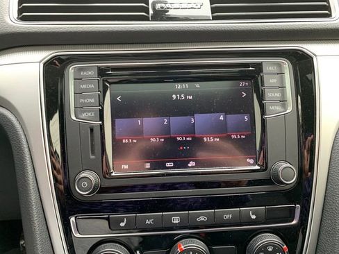 Used 2019 Volkswagen Passat 2.0T Wolfsburg w/ Wheels & Sunroof Package image 19