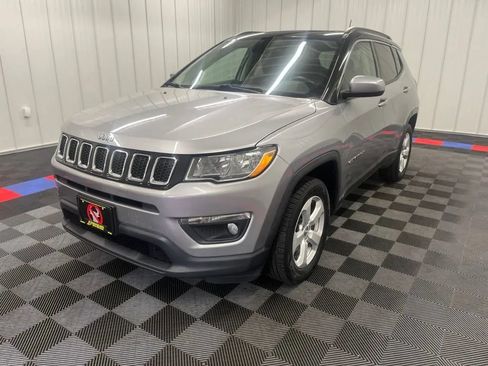 Used 2018 Jeep Compass Latitude w/ Popular Equipment Group AWD/4WD image 8