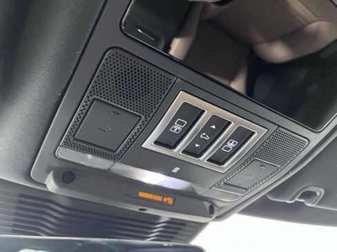 New 2025 Land Rover Discovery Dynamic SE image 22