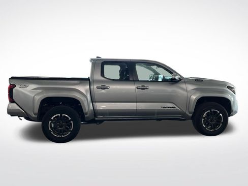 Used 2025 Toyota Tacoma TRD Sport AWD/4WD image 12