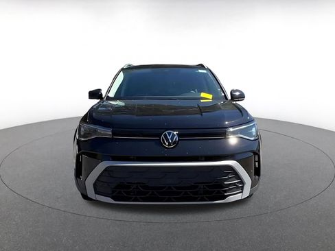 Used 2025 Volkswagen Taos SE image 4