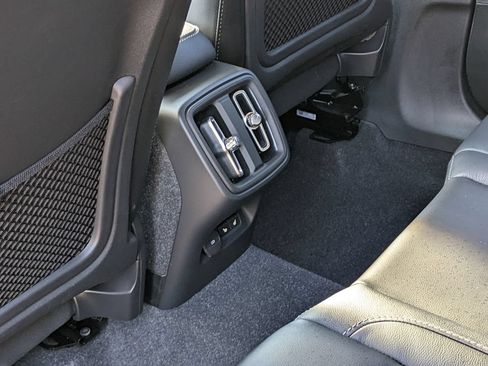 Certified 2023 Volvo XC40 B5 Core w/ Convenience Package AWD/4WD image 23