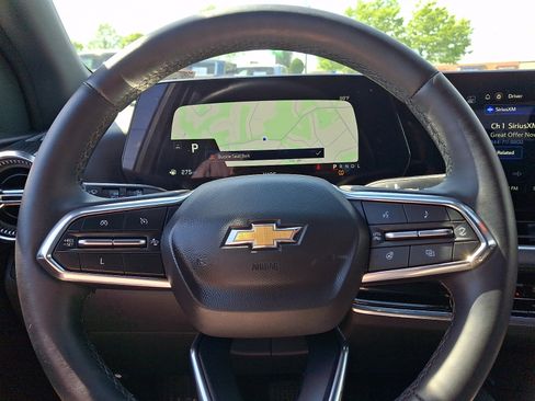 Used 2025 Chevrolet Equinox LT FWD image 19